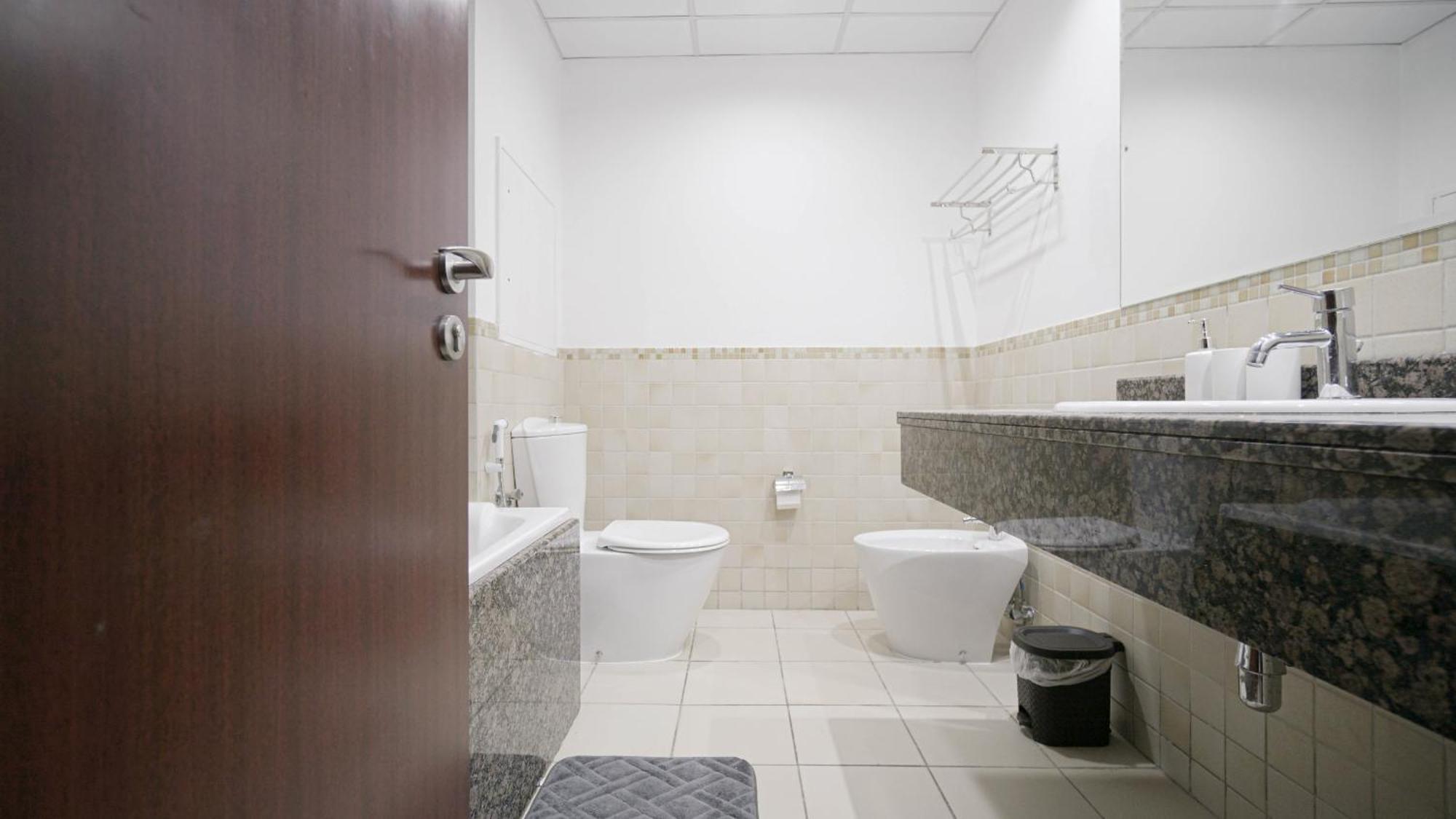 Apartment 704, Shams 1 *